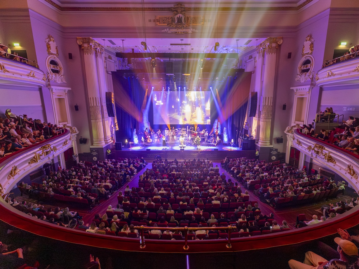 PK Sound T8 robotic line source system covering Usher Hall in Edinburgh for Outlander in Concert